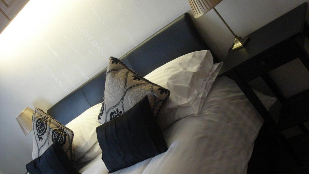 Deanwater Hotel ウィルムスロウ エクステリア 写真